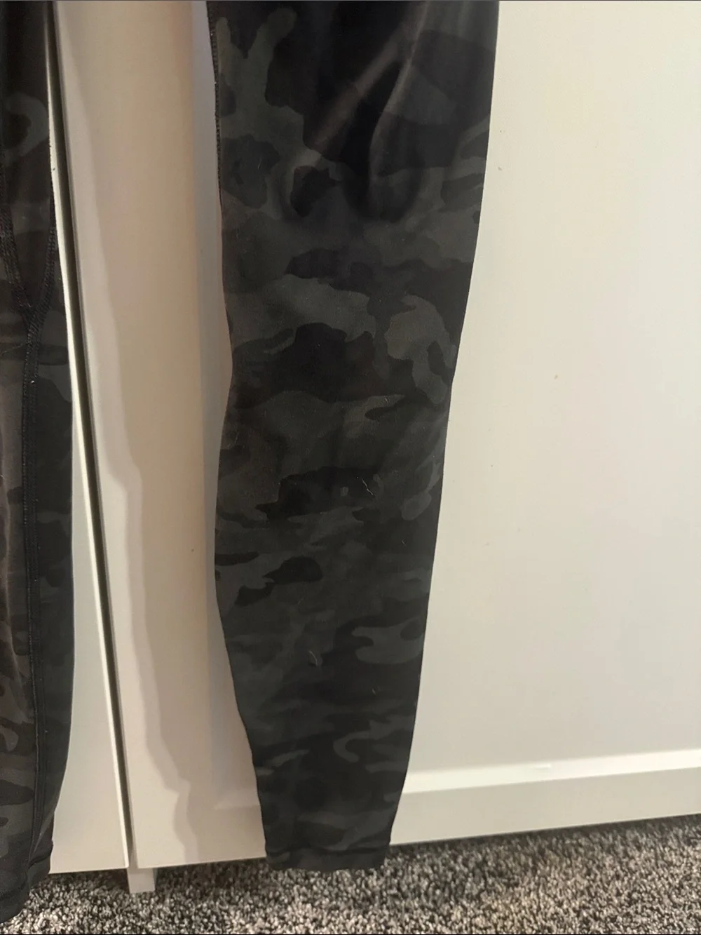 Lululemon Women’s Size 0 High Rise Leggings Black Camo Full Length